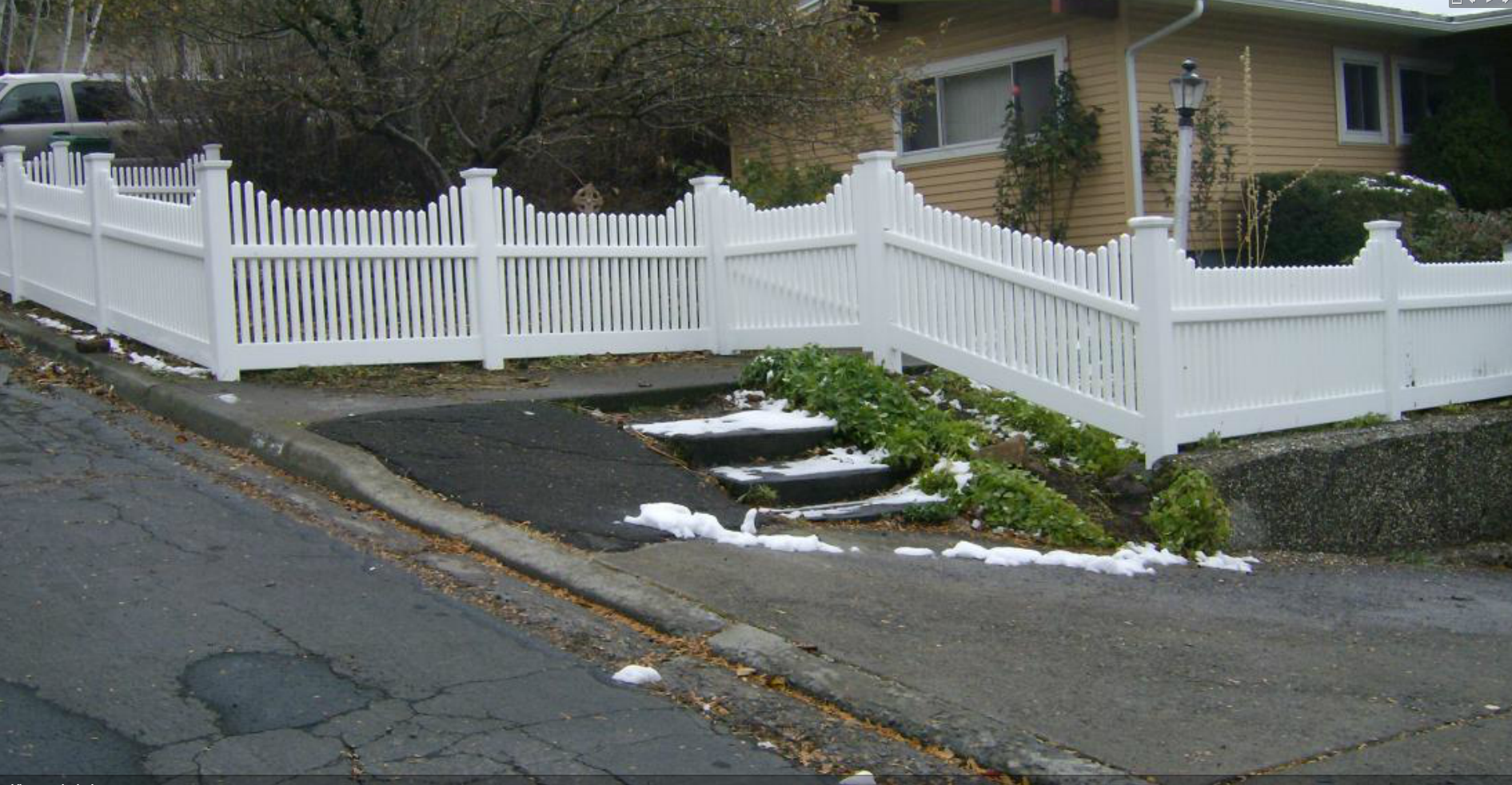 White vinyl residential fence
